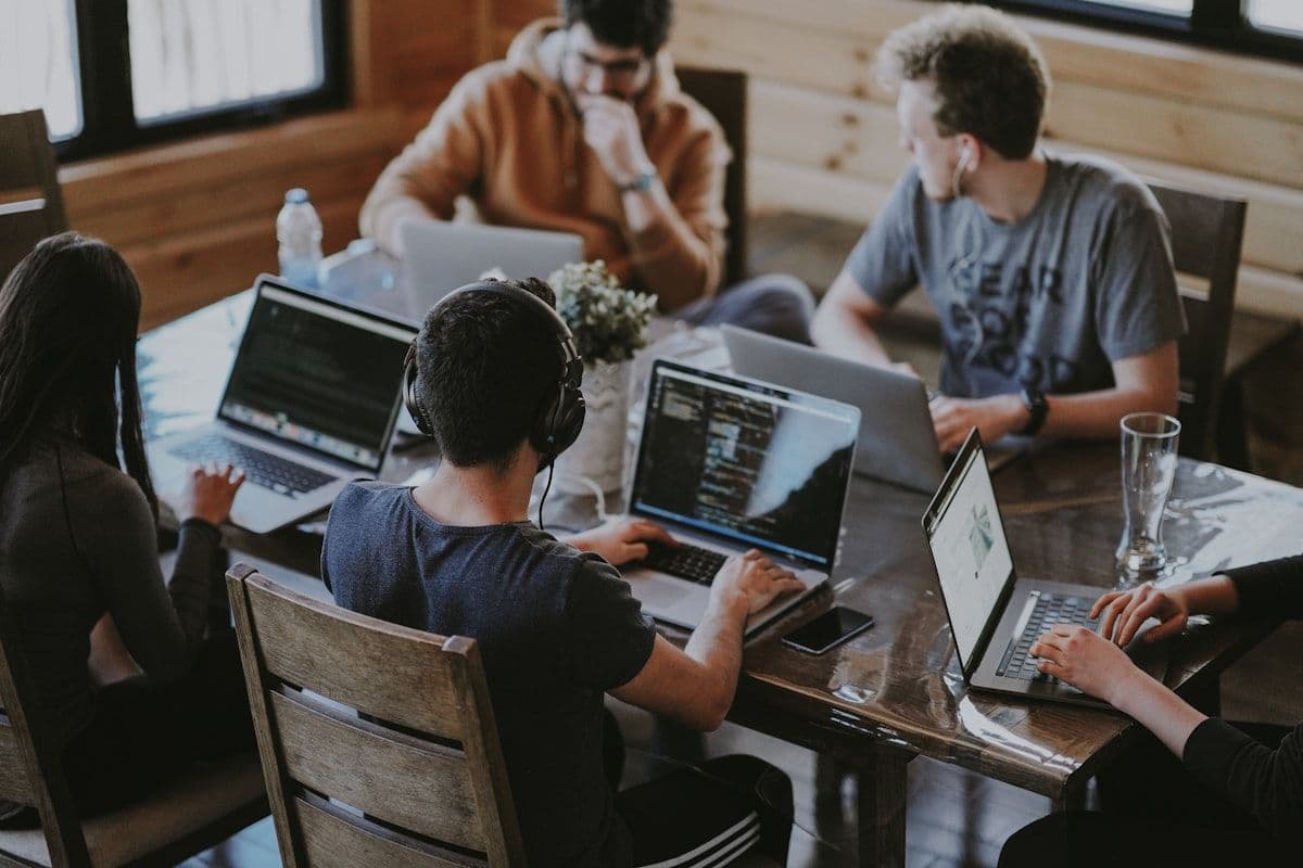 CrewAI: qué es y cómo construir sistemas multi-agente desde cero